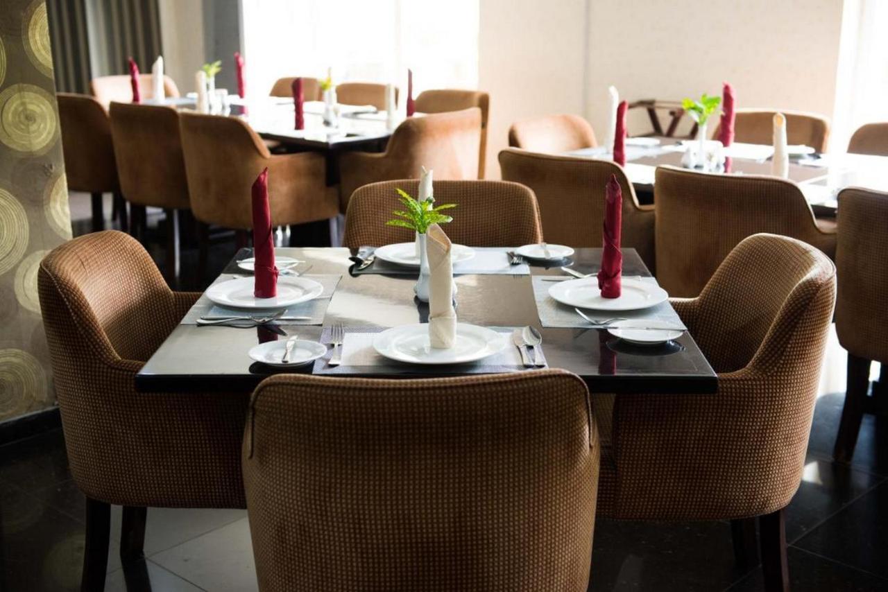 Room In Lodge - Grand Ibro Hotel Abuja Jabi Bagian luar foto