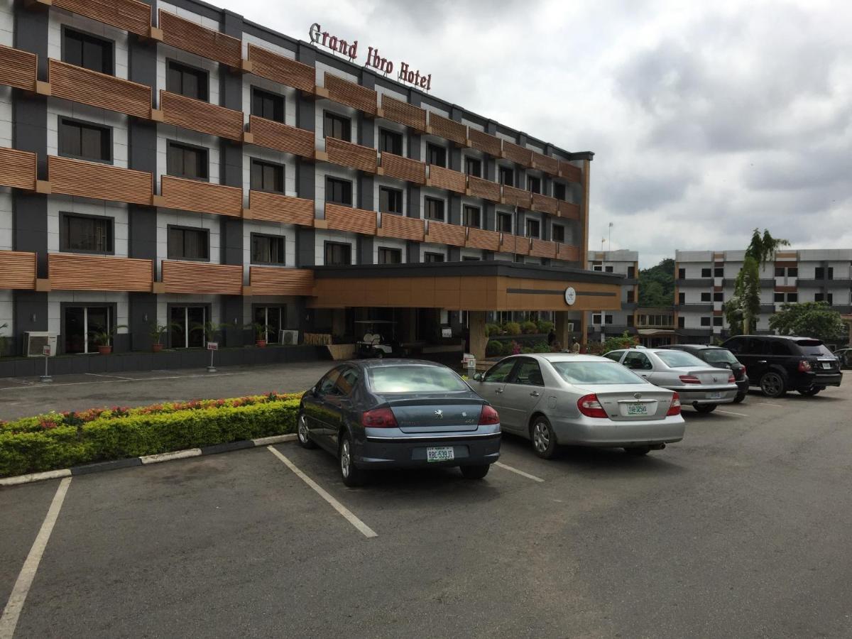 Room In Lodge - Grand Ibro Hotel Abuja Jabi Bagian luar foto